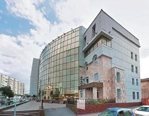 Здание института права, экономики и управления ТюмГУ, ул. Ленина, 38