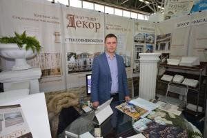 На стенде компании «ХМНТ-Декор»