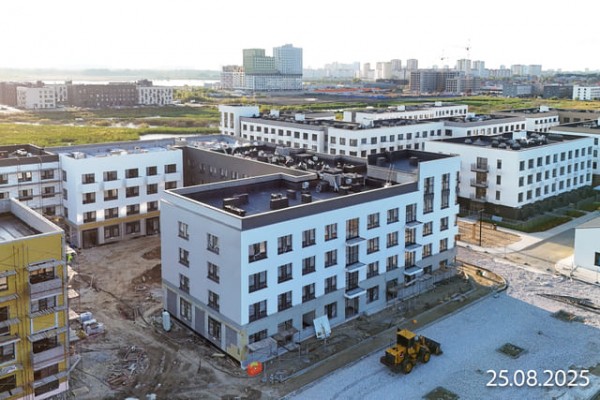 Скандиа. Квартал у озера