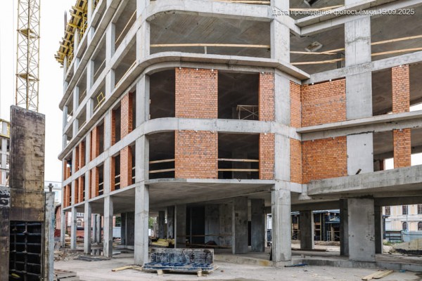 Челюскинцев 5