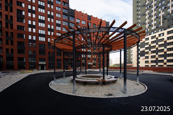 Дивный квартал у озера