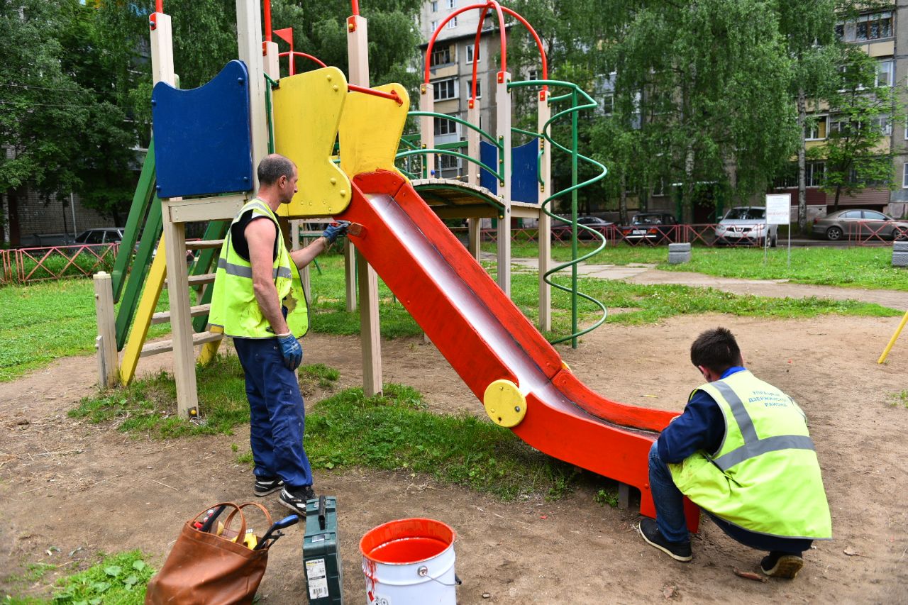 Ремонт детской площадки во дворе