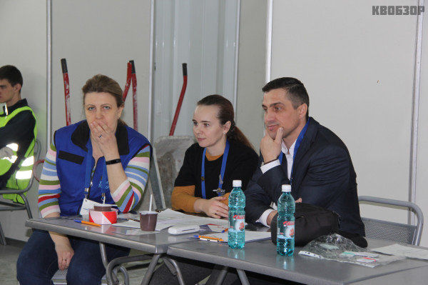 Главный эксперт конкурса каменщиков Лада Баранникова (крайняя слева)