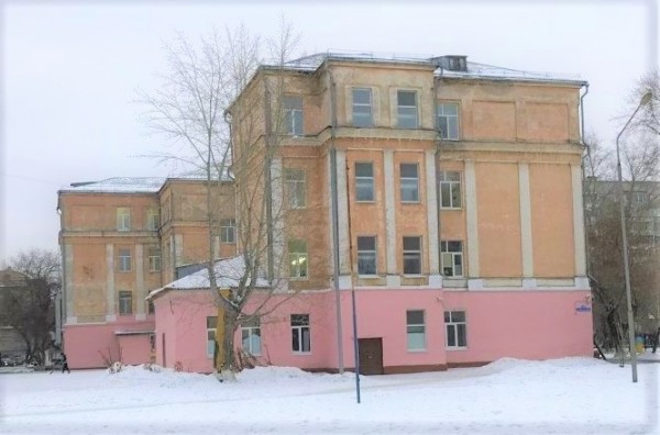 Старая школа на улице Красных Зорь, 39