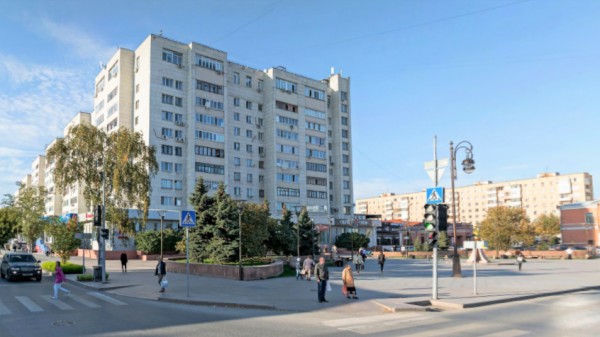 Перекресток улиц Ленина и Первомайской, где разместится киоск по ремонту обуви