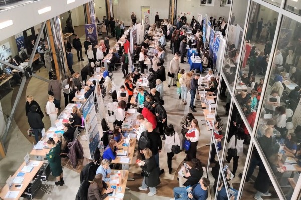 Всероссийская ярмарка трудоустройства «Работа России. Время возможностей». Тюмень, 17.04.2026