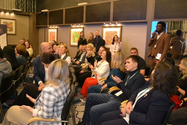 На саммит участники прибыли издалека…