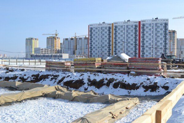 Начало строительства школы в микрорайоне Ямальский-2 (март 2017 г.)