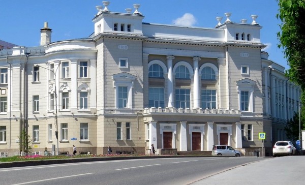 Здание, в котором расположен Институт архитектуры и дизайна ТИУ