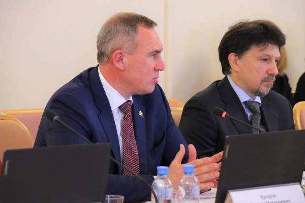 Выступает Руслан Кухарук