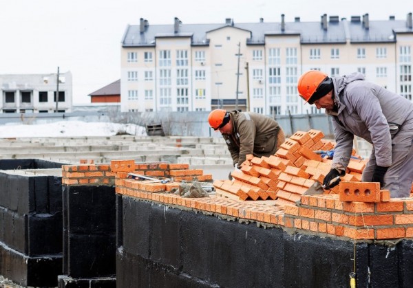 Тюменские каменщики на строительстве ЖК по ул. Василия Севергина