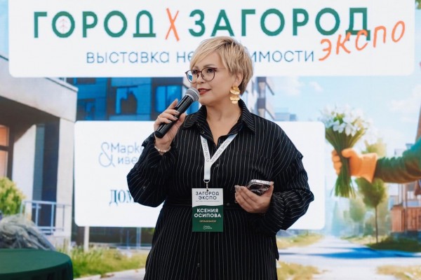 Организатор выставки – Ксения Осипова