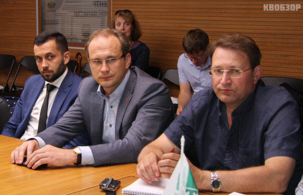 Андрей Панасюк (в центре)