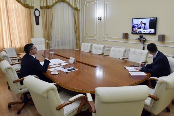 Общение губернатора в режиме видео-конференц-связи