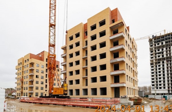 Строительство жилого комплекса по ул. Ильи Кургузова (апрель 2024)