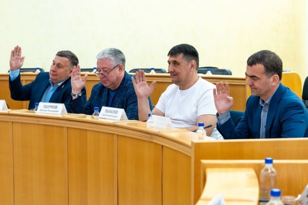 Члены комиссии единогласно проголосовали за награждение перечисленных кандидатур