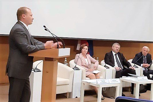 Антон Мороз на парламентских слушаниях