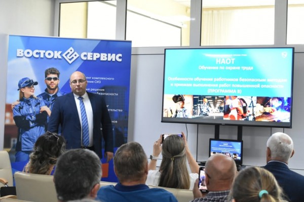 Выступает Дмитрий Ульрих