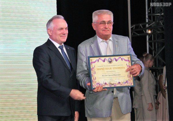 Александр Вазенмиллер вручил награду Сергею Зюзгину