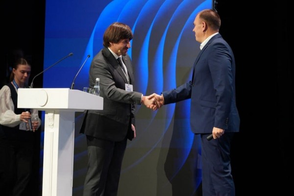 Максим Афанасьев передал слово Петру Вагину