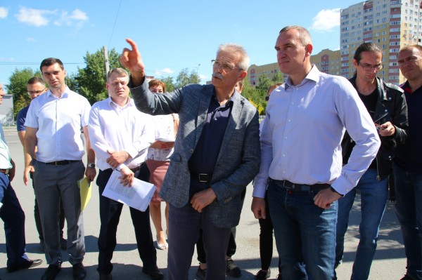 Владимир Маров сообщил, что строительство здания многоуровневой парковки завершится в этом году