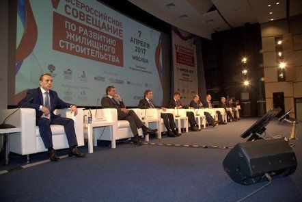 Леонид Казинец в президиуме V Всероссийского совещания по развитию жилищного строительства