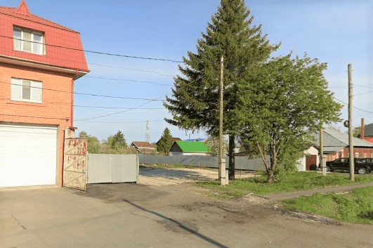 На торги выставлен участок на ул. Курортная, 33 (по соседству со строением)