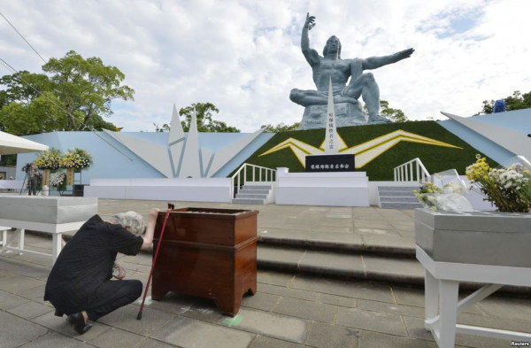 У монумента Статуя мира в Нагасаки в этот день проходят главные памятные мероприятия