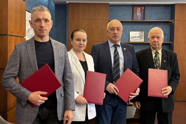 Положение о конкурсе подписали Валерий Киселев, Елена Катаева, Андрей Никитин, Петр Юрченко