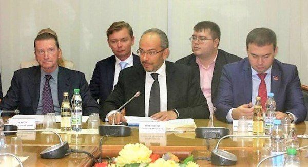 На заседании Комитета (в центре – Николай Николаев)
