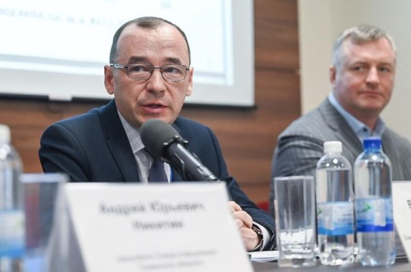 Вадим Ряска, Виктор Корчагин на заседании пресс-клуба Союза строителей