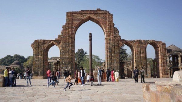Ворота Ала-и-Дарваза входят в мусульманский религиозный комплекс Кутб-Минар в Дели
