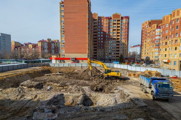 Строительство нового жилого комплекса по ул. Циолковского (март 2026)