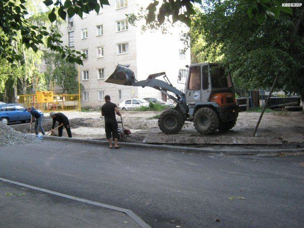 Идет благоустройство территории