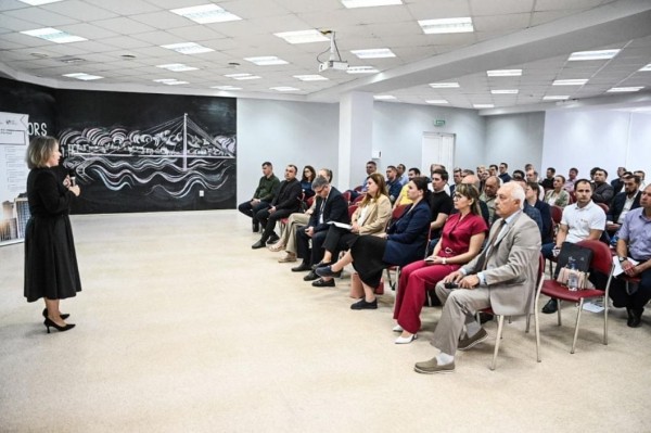 Выступает Юлия Ахметова