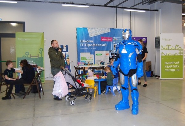 Детям тоже нашлось занятие