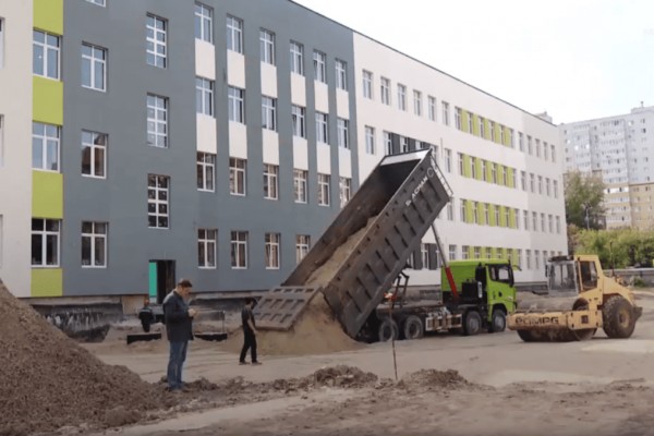 Строительство школы по улице Красных Зорь. Начнет работу с 1.09.26 г.