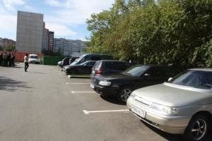 Двор по ул. Моторостроителей: новые парковочные места