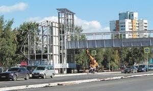 Строится надземный переход