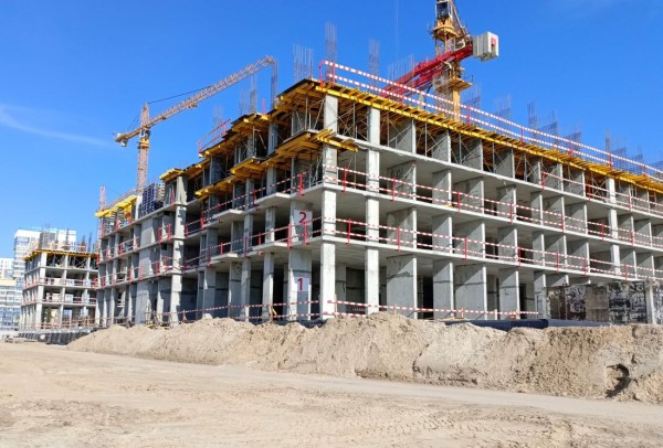 Строительство жилого комплекса по ул. Береговая (июнь 2024)