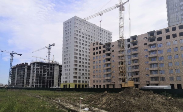 Строительство жилого комплекса в районе ул. Федюнинского – Мельникайте