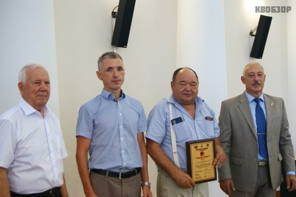 Диплом победителя конкурса вручен Риволю Саммасову