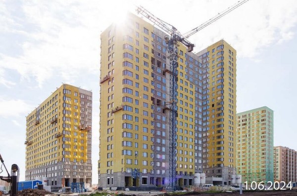 Строительство жилого комплекса в районе ул. Федюнинского (июнь 2024)
