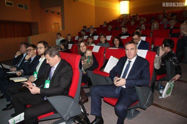 Представители управ Тюмени и Руслан Кухарук и другие участники конференции