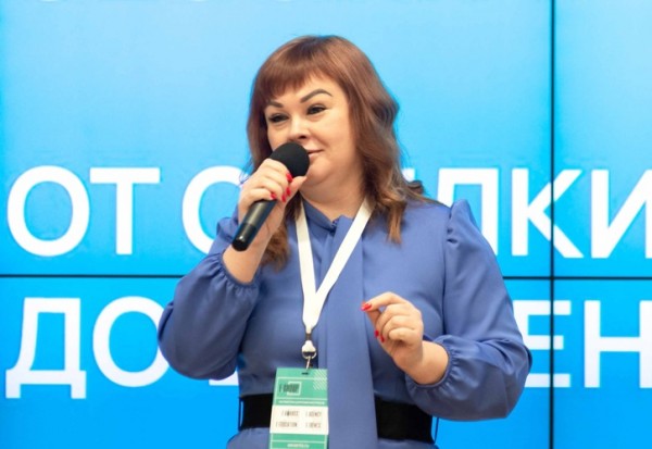 Анна Захарова