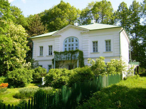 Главное здание Ясной Поляны – дом-музей Л.Н. Толстого