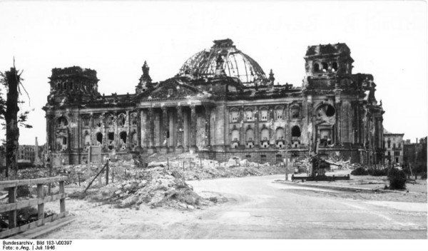 Здание Рейхстага в 1946 г.